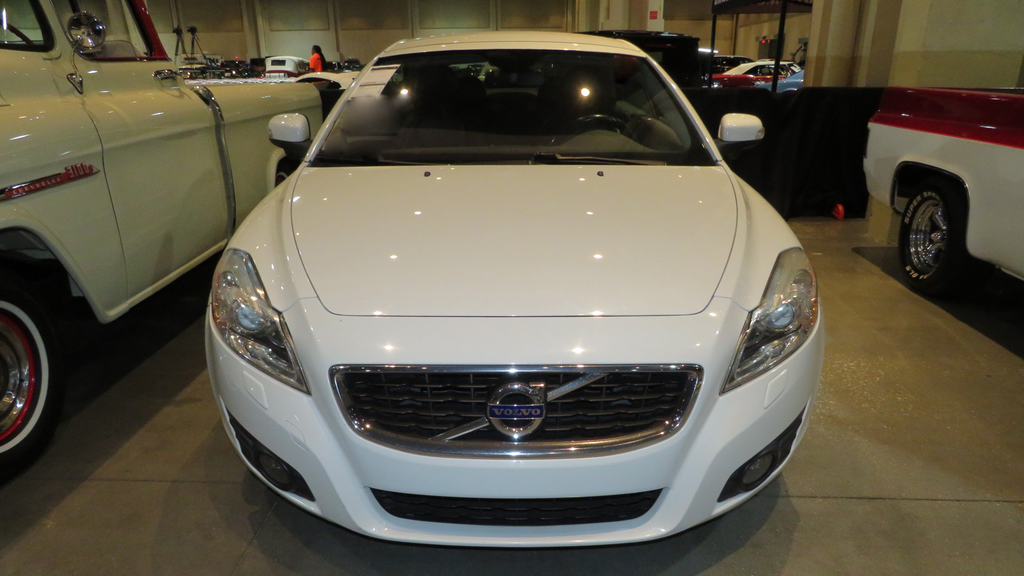 2nd Image of a 2011 VOLVO C70 T5