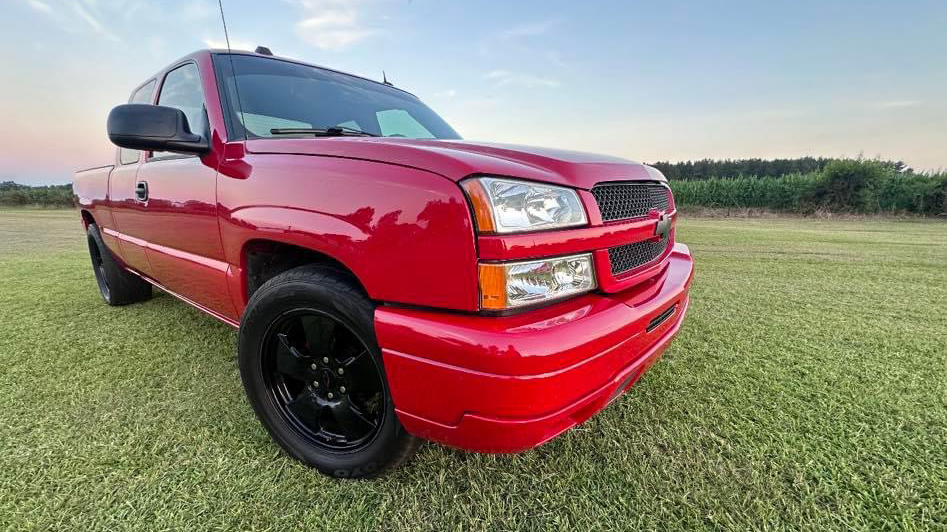 4th Image of a 2004 CHEVROLET SILVERADO 1500