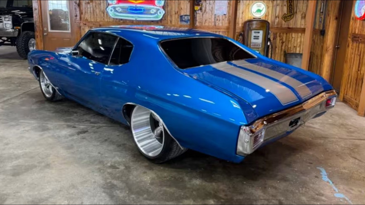 2nd Image of a 1972 CHEVROLET CHEVELLE SS