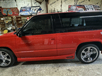 Image 2 of 11 of a 1996 CHEVROLET TAHOE