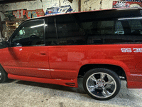 Image 3 of 11 of a 1996 CHEVROLET TAHOE