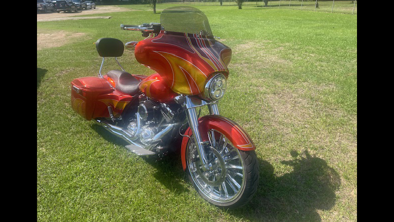 1st Image of a 2011 HARLEY DAVIDSON FLHX