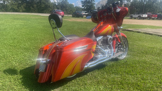 3rd Image of a 2011 HARLEY DAVIDSON FLHX