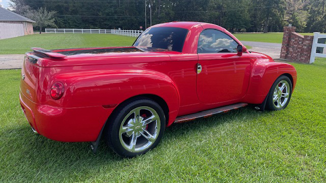 3rd Image of a 2005 CHEVROLET SSR