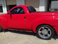 Image 3 of 12 of a 2005 CHEVROLET SSR