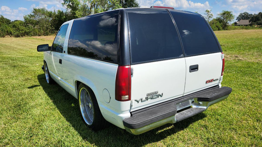 2nd Image of a 1996 GMC YUKON