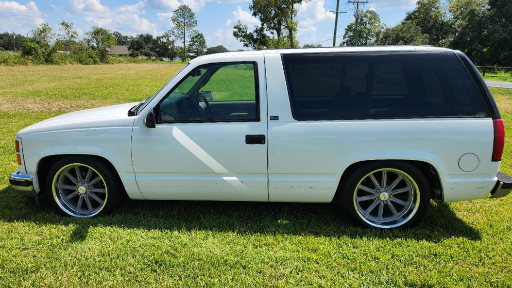 3rd Image of a 1996 GMC YUKON