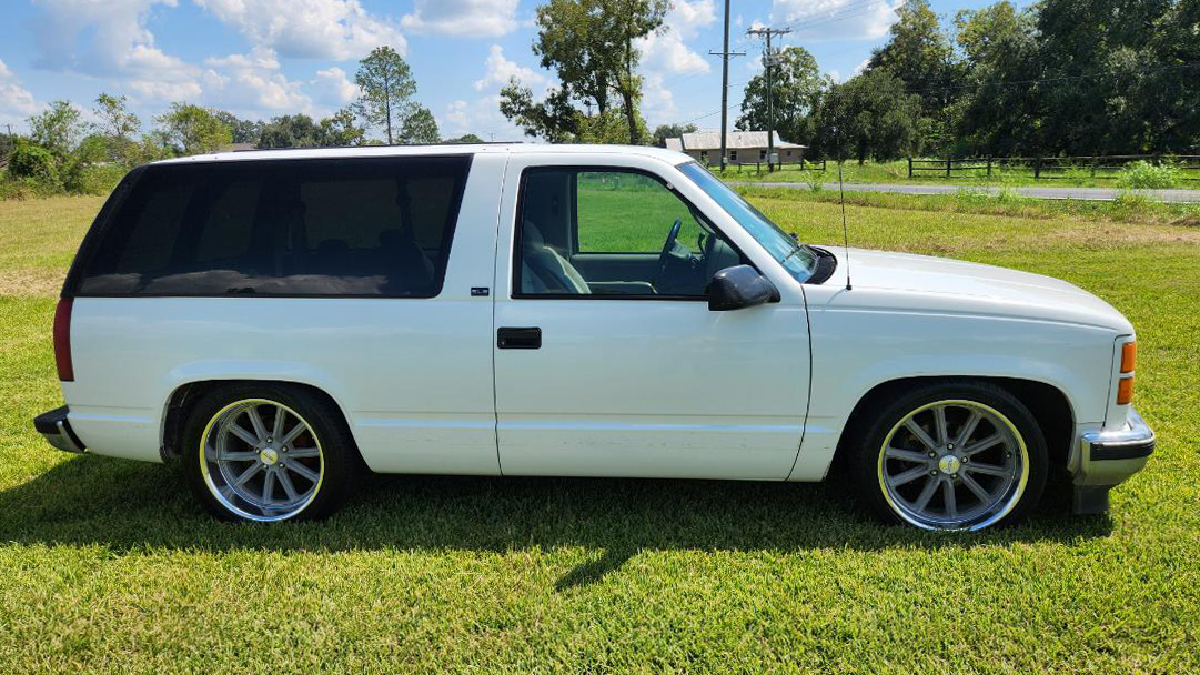 4th Image of a 1996 GMC YUKON