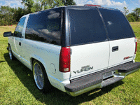 Image 3 of 12 of a 1996 GMC YUKON