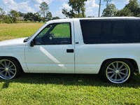 Image 4 of 12 of a 1996 GMC YUKON