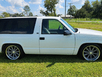 Image 5 of 12 of a 1996 GMC YUKON