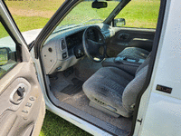 Image 8 of 12 of a 1996 GMC YUKON