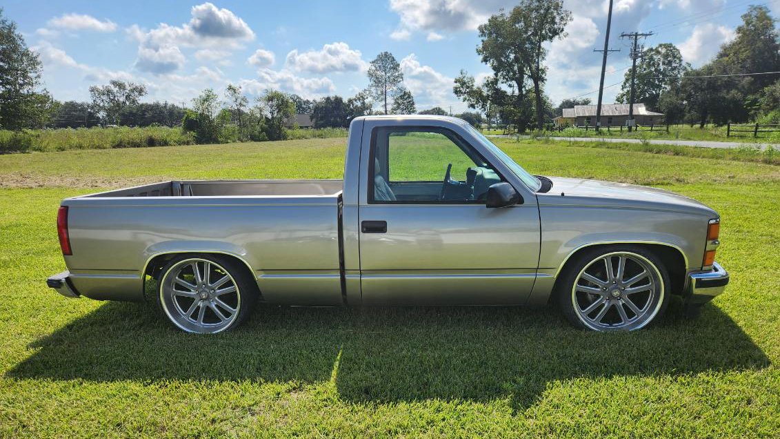 2nd Image of a 1998 CHEVROLET CHEYENNE