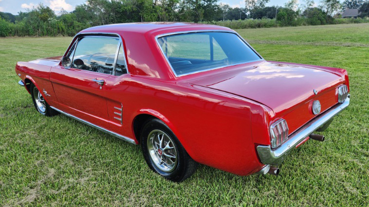 2nd Image of a 1966 FORD MUSTANG