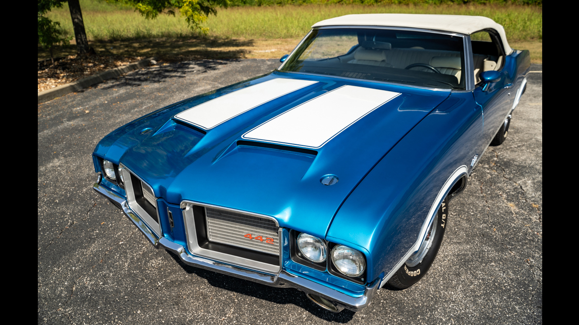 2nd Image of a 1972 OLDSMOBILE CUTLASS SUPREME