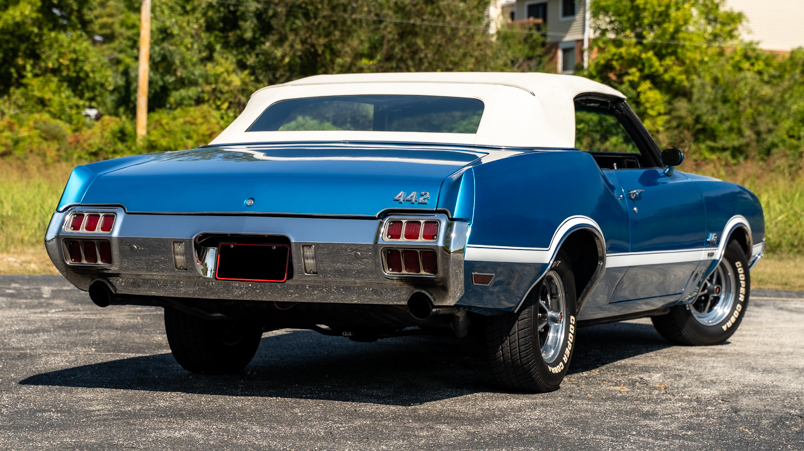 3rd Image of a 1972 OLDSMOBILE CUTLASS SUPREME