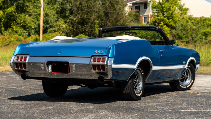 4th Image of a 1972 OLDSMOBILE CUTLASS SUPREME