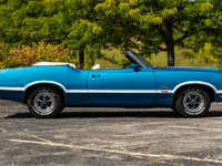 Image 7 of 23 of a 1972 OLDSMOBILE CUTLASS SUPREME