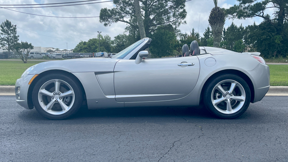 4th Image of a 2009 SATURN SKY