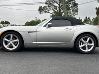 Image 3 of 11 of a 2009 SATURN SKY