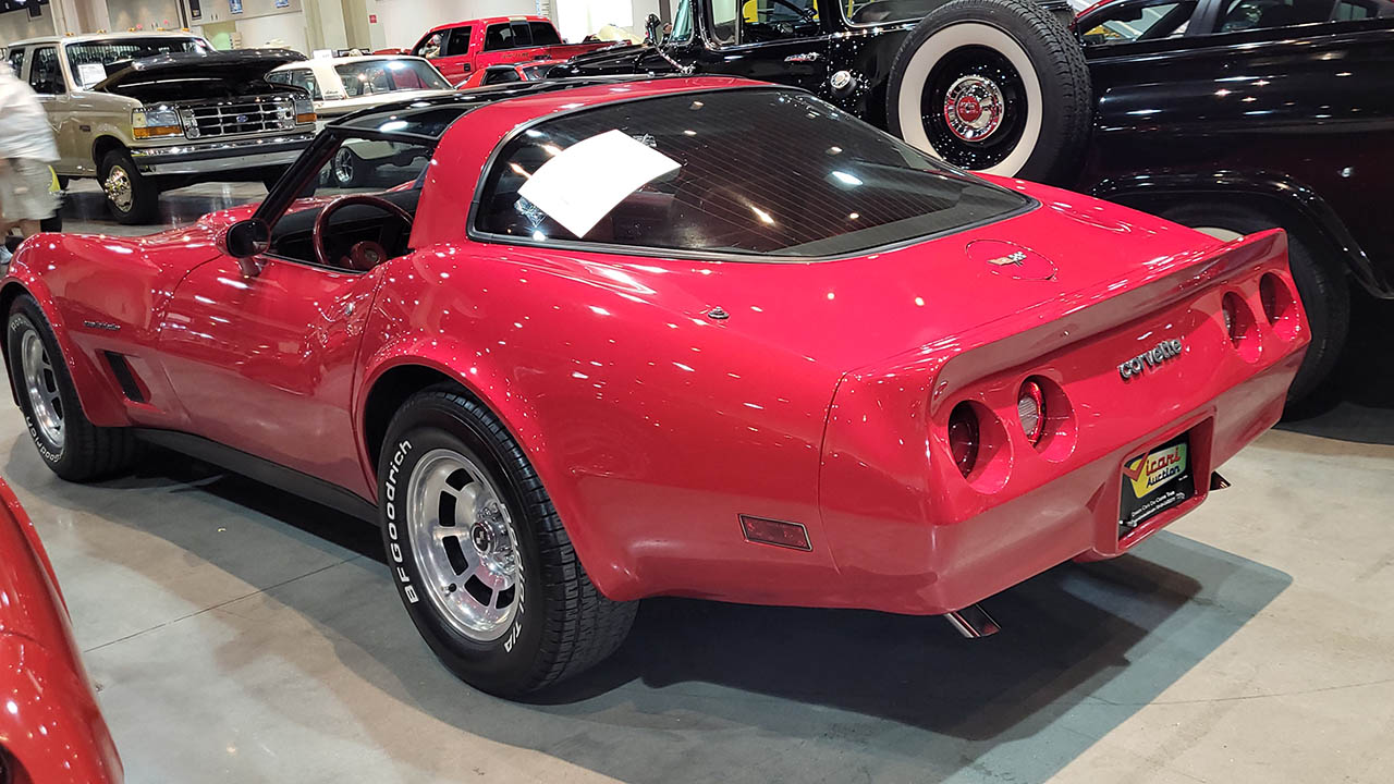 2nd Image of a 1982 CHEVROLET CORVETTE