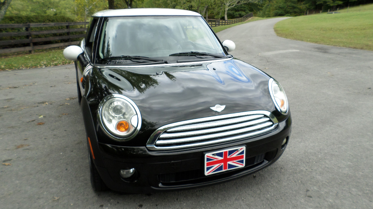 3rd Image of a 2010 MINI COOPER