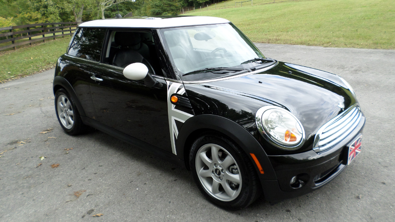 4th Image of a 2010 MINI COOPER