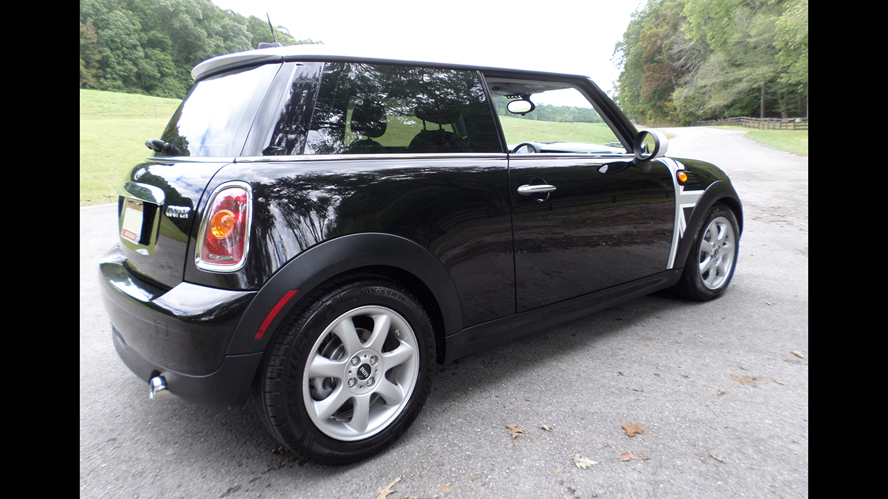 7th Image of a 2010 MINI COOPER