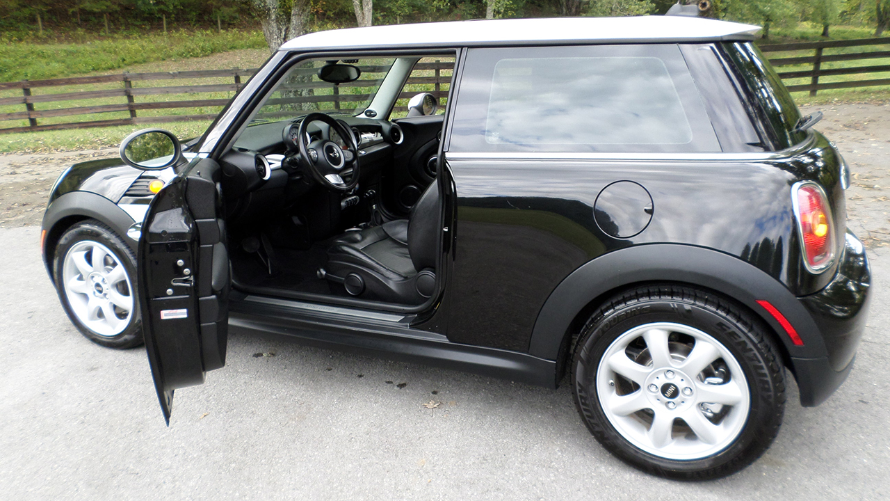 9th Image of a 2010 MINI COOPER