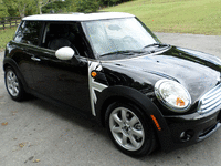 Image 5 of 23 of a 2010 MINI COOPER