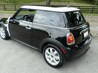 Image 7 of 23 of a 2010 MINI COOPER