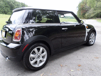 Image 8 of 23 of a 2010 MINI COOPER