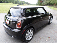 Image 9 of 23 of a 2010 MINI COOPER