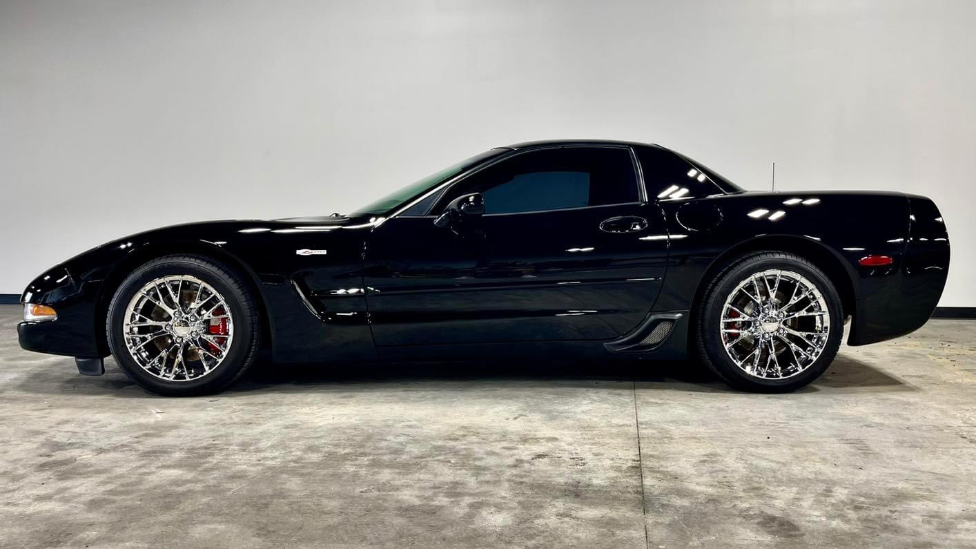 1st Image of a 2002 CHEVROLET CORVETTE