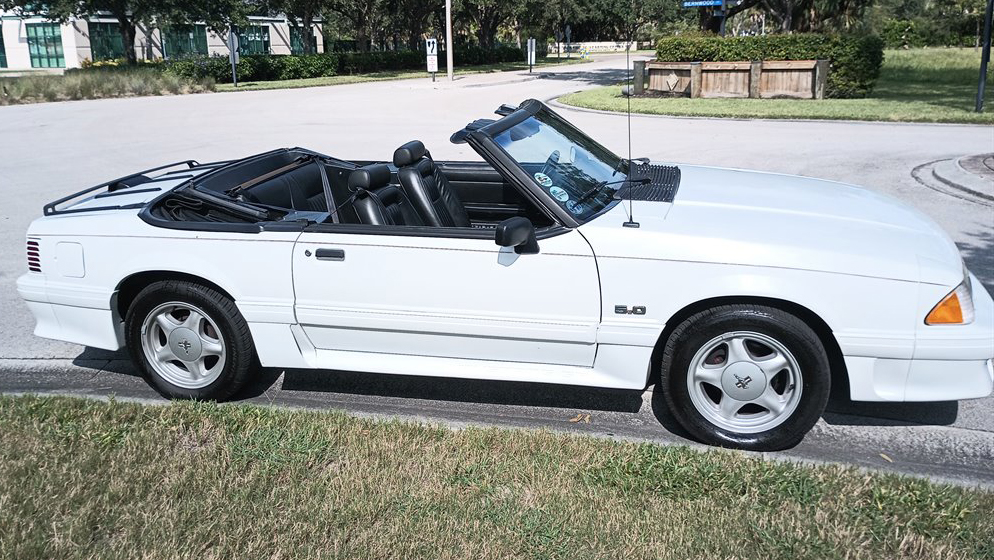 2nd Image of a 1991 FORD MUSTANG GT