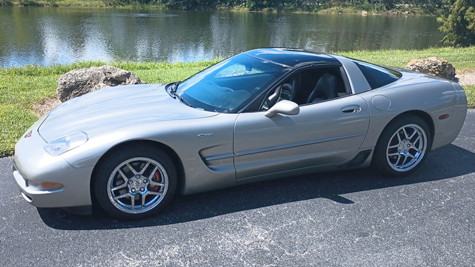 2nd Image of a 1998 CHEVROLET CORVETTE