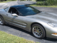 Image 2 of 13 of a 1998 CHEVROLET CORVETTE