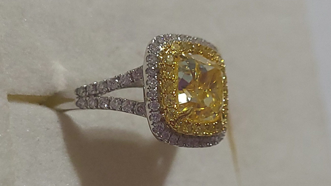 2nd Image of a N/A 18K GOLD DIAMOND