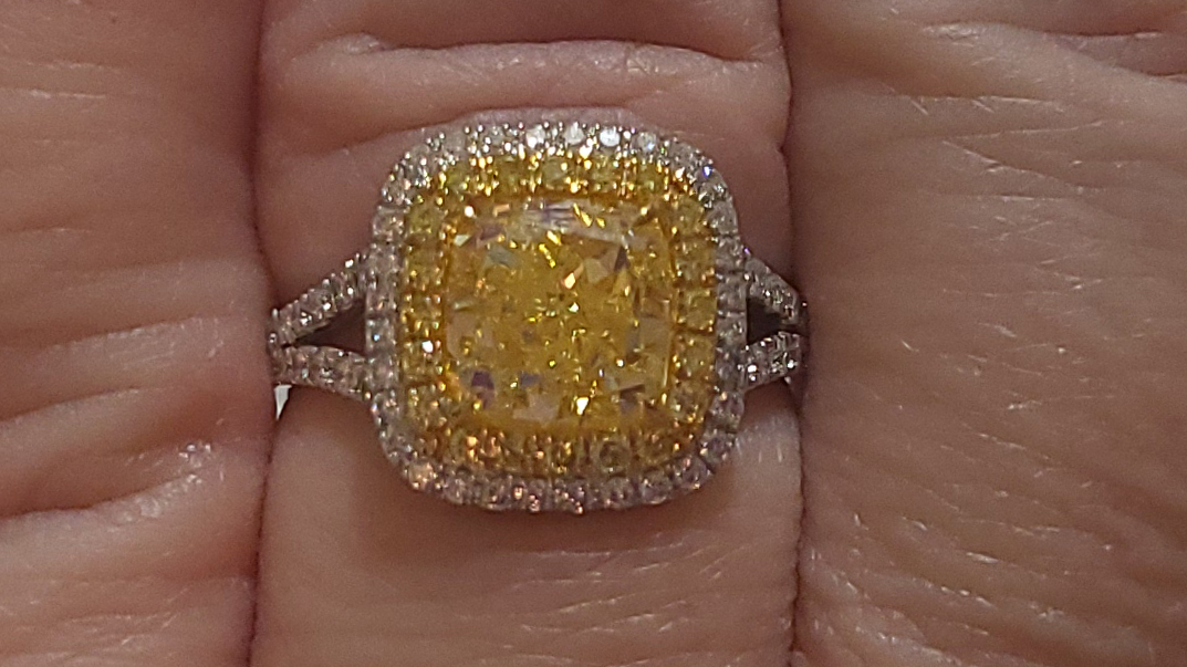 3rd Image of a N/A 18K GOLD DIAMOND