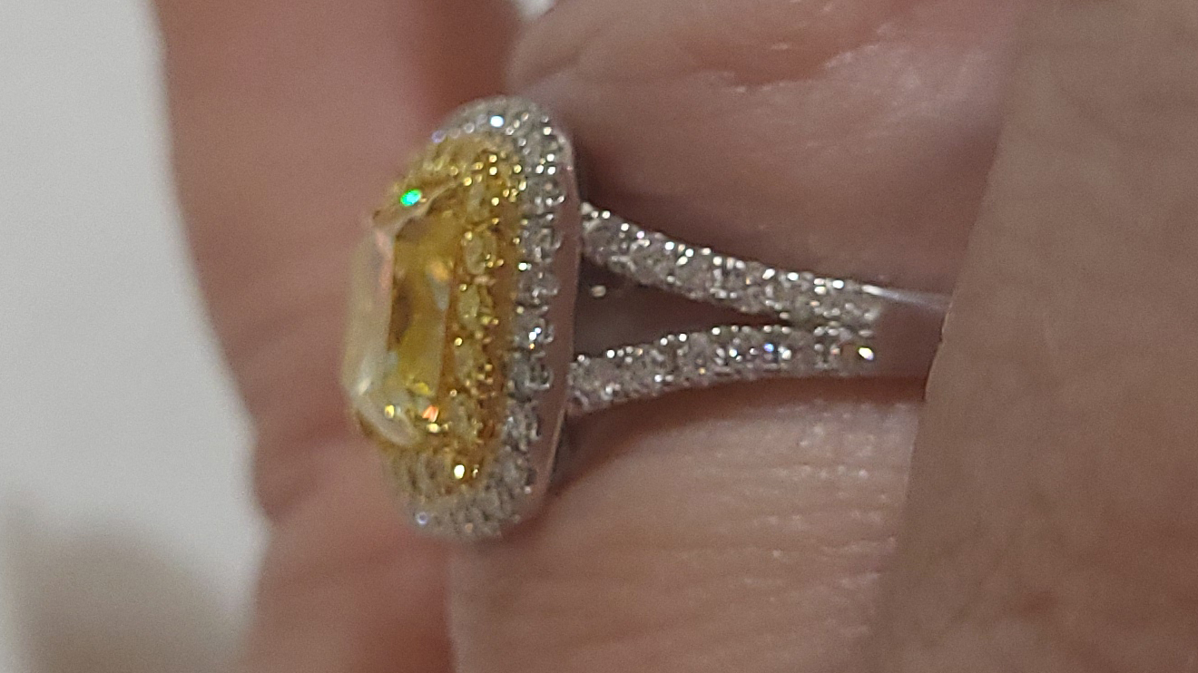 4th Image of a N/A 18K GOLD DIAMOND