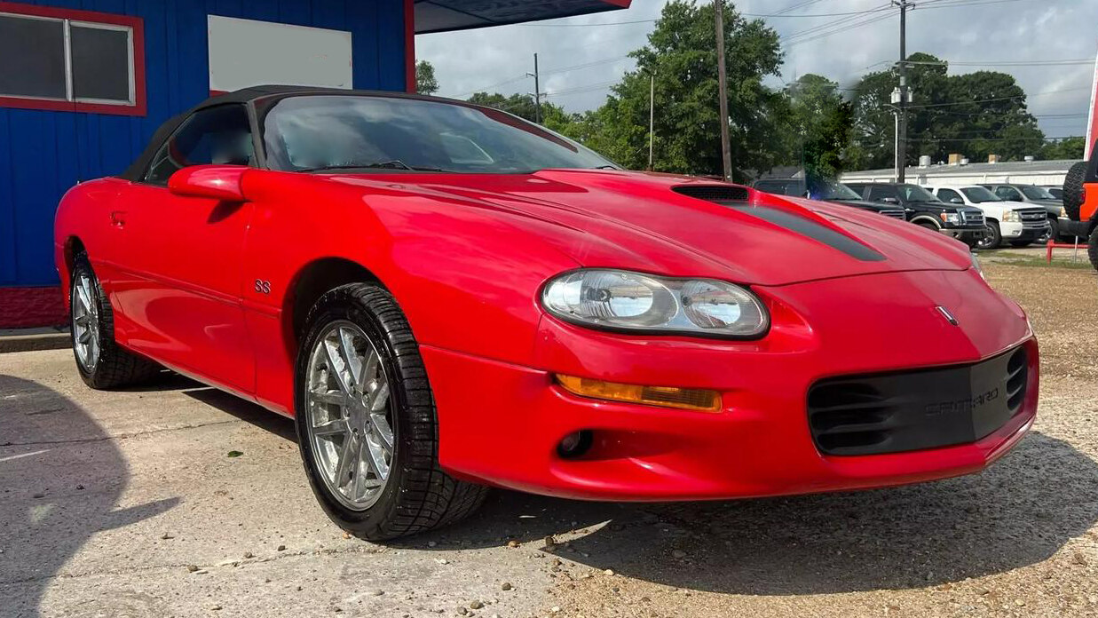 3rd Image of a 2002 CHEVROLET CAMARO Z28