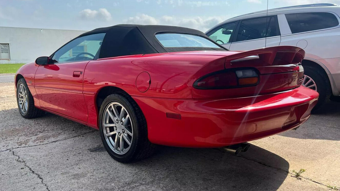 4th Image of a 2002 CHEVROLET CAMARO Z28