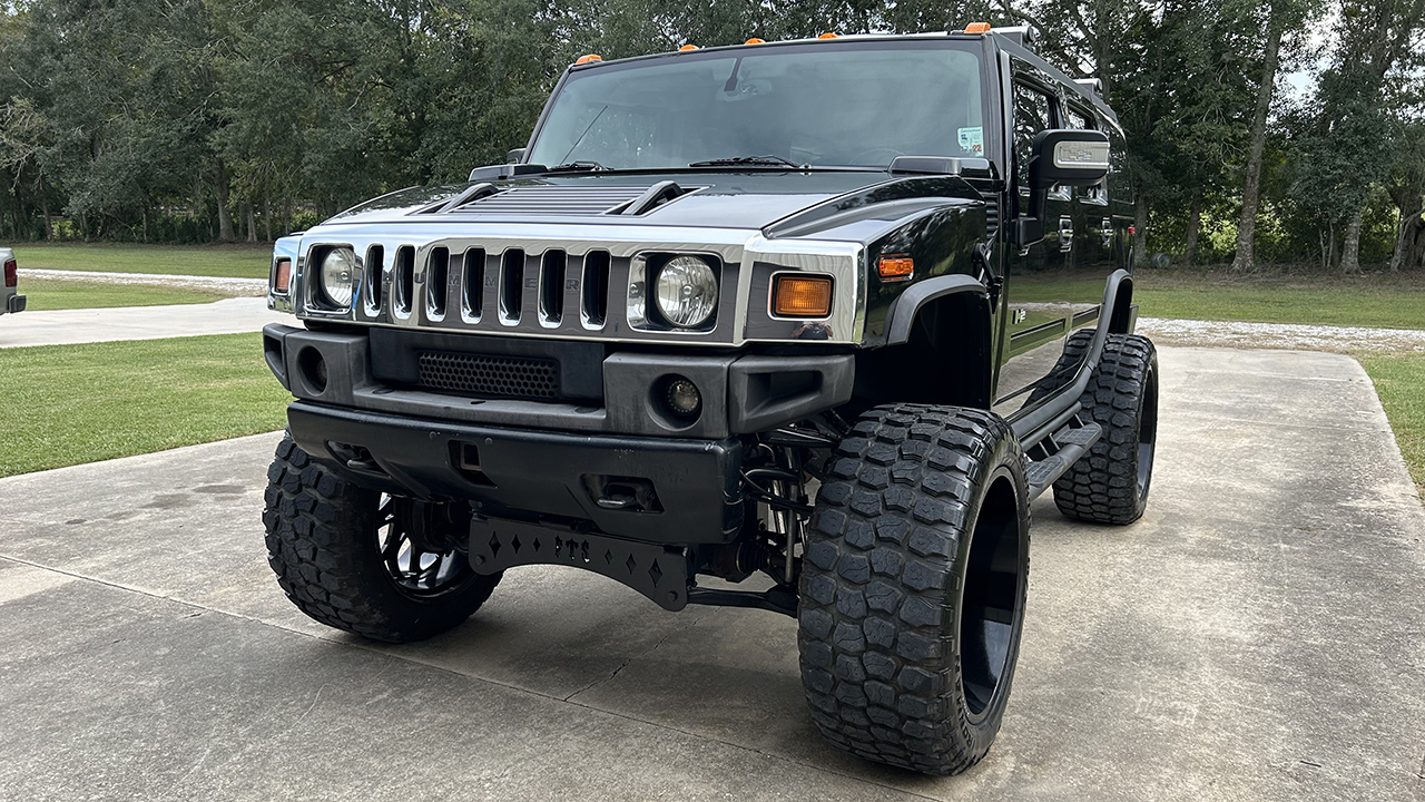 2nd Image of a 2004 HUMMER H2 3/4 TON