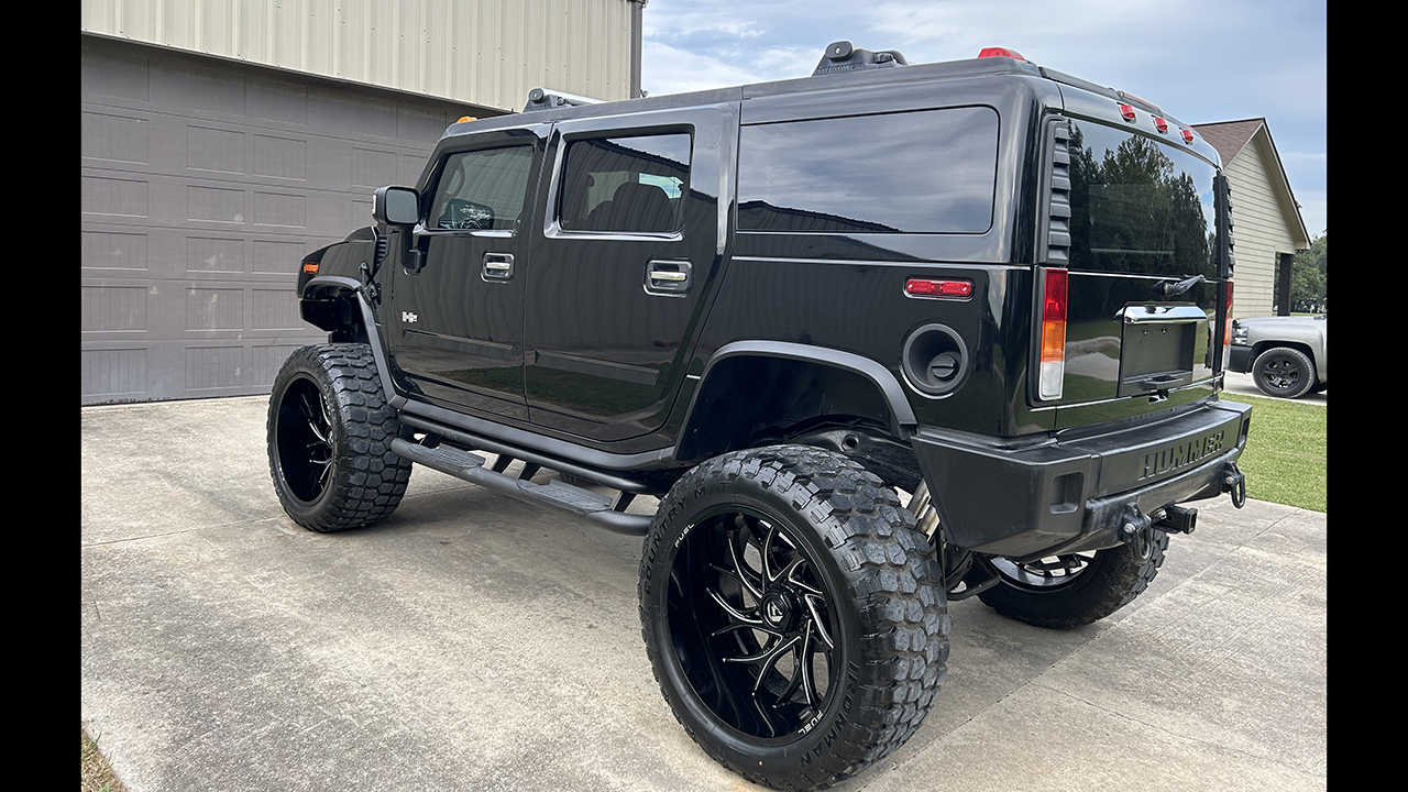 4th Image of a 2004 HUMMER H2 3/4 TON