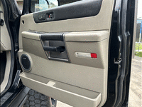 Image 12 of 18 of a 2004 HUMMER H2 3/4 TON