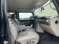 Image 13 of 18 of a 2004 HUMMER H2 3/4 TON