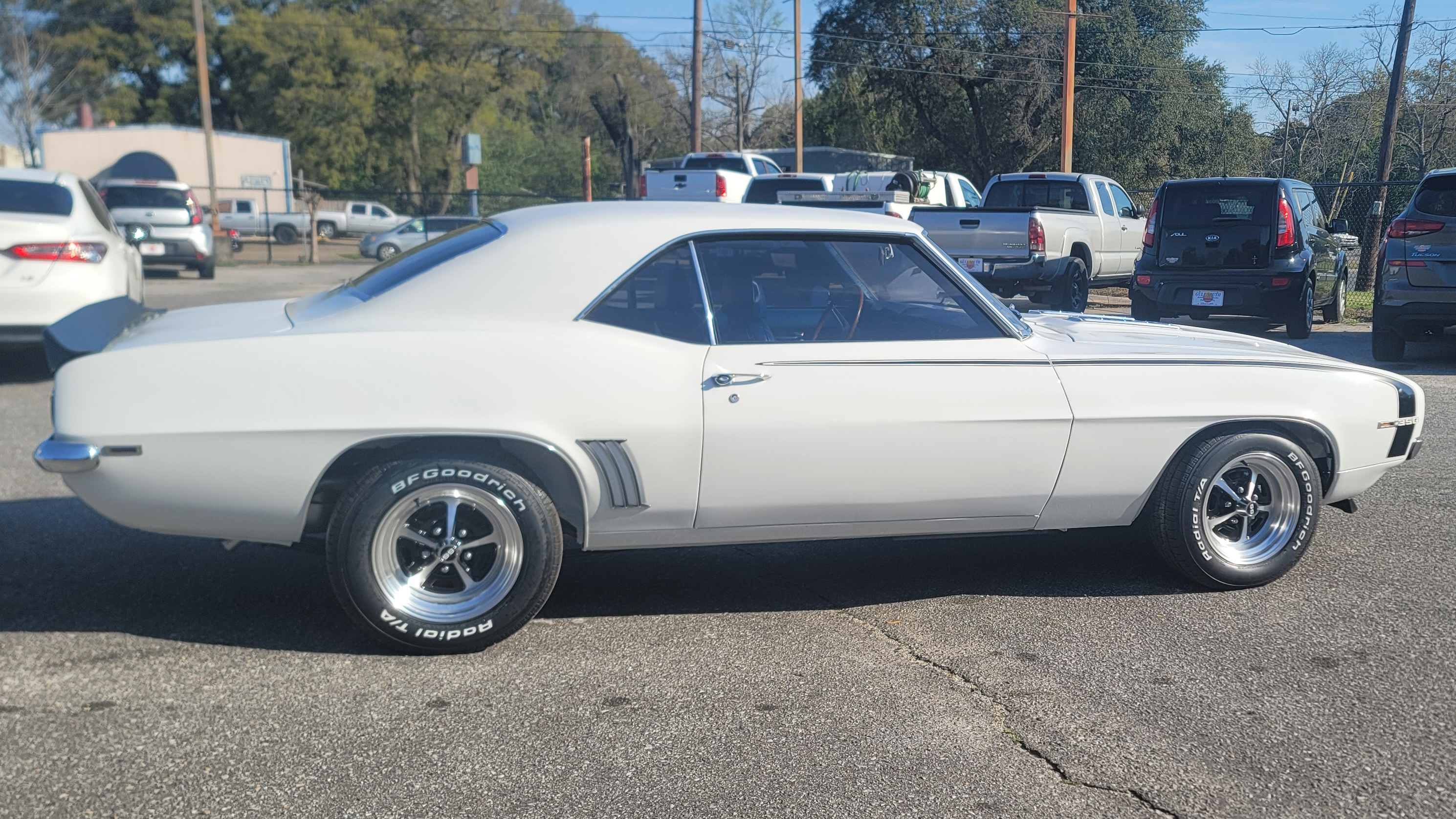 2nd Image of a 1969 CHEVROLET CAMARO RS