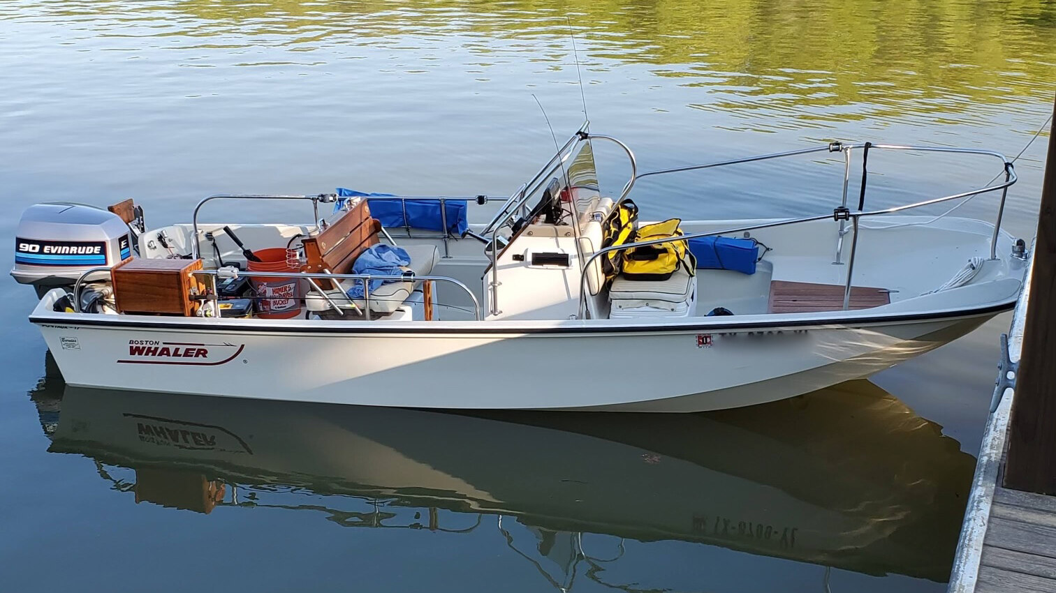 2nd Image of a 1982 BOSTON WHALER MONTAWK 17