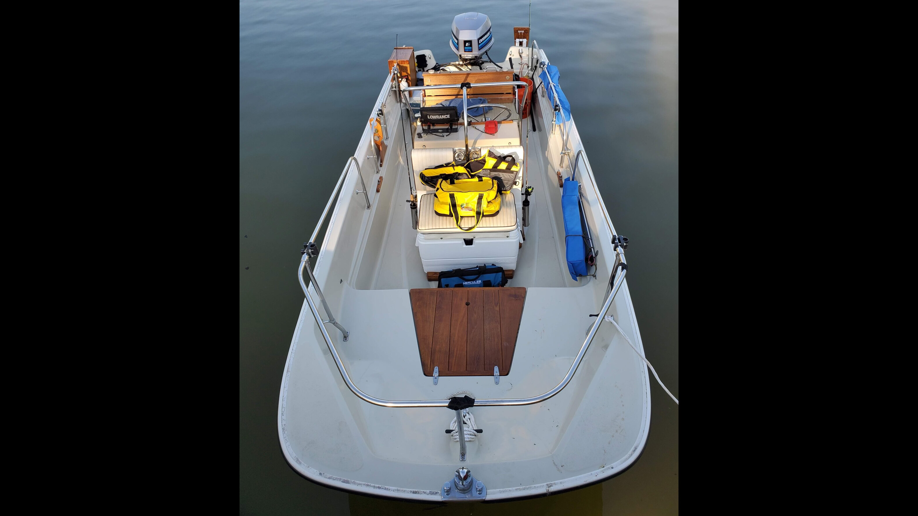 3rd Image of a 1982 BOSTON WHALER MONTAWK 17