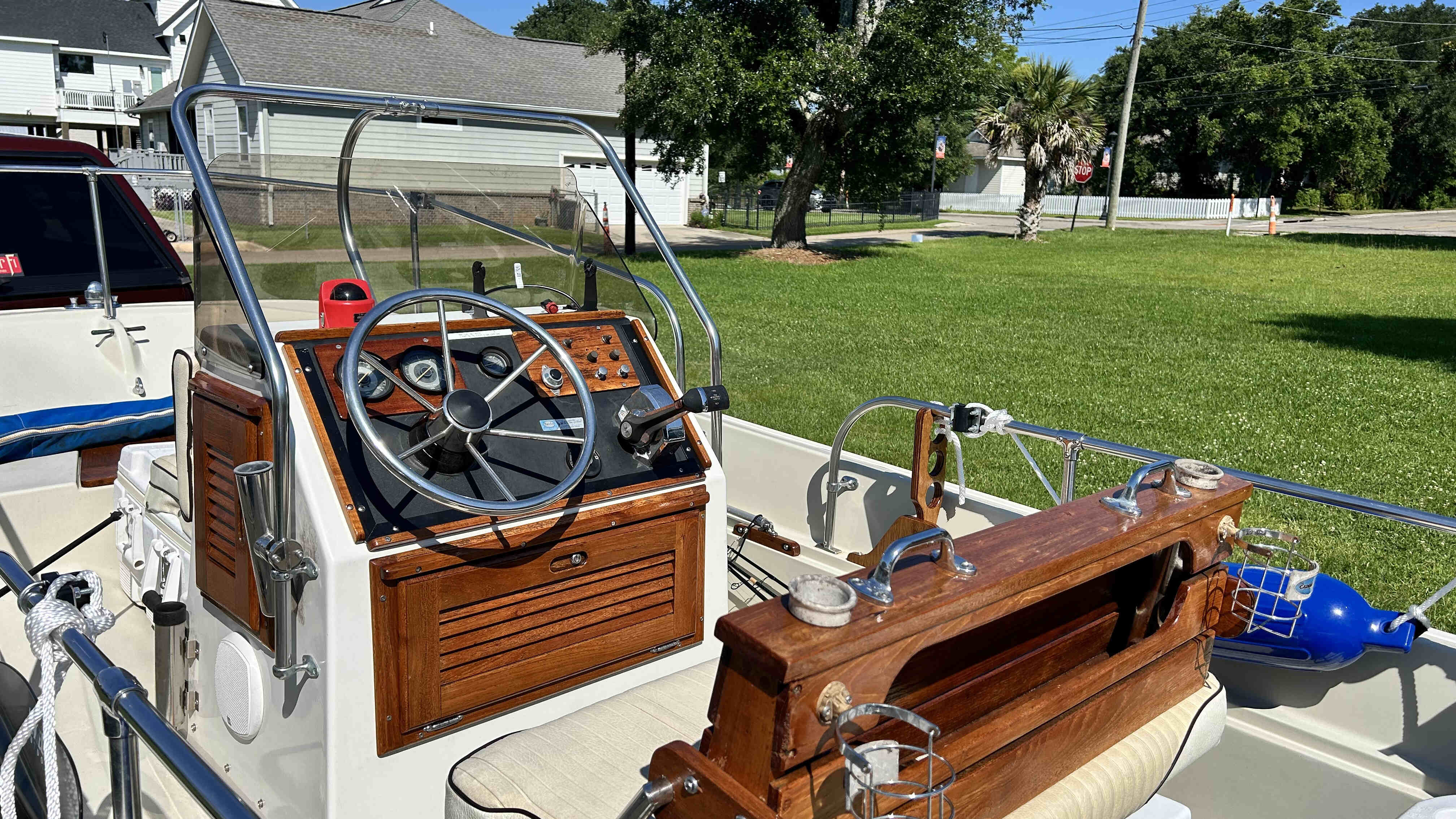 4th Image of a 1982 BOSTON WHALER MONTAWK 17